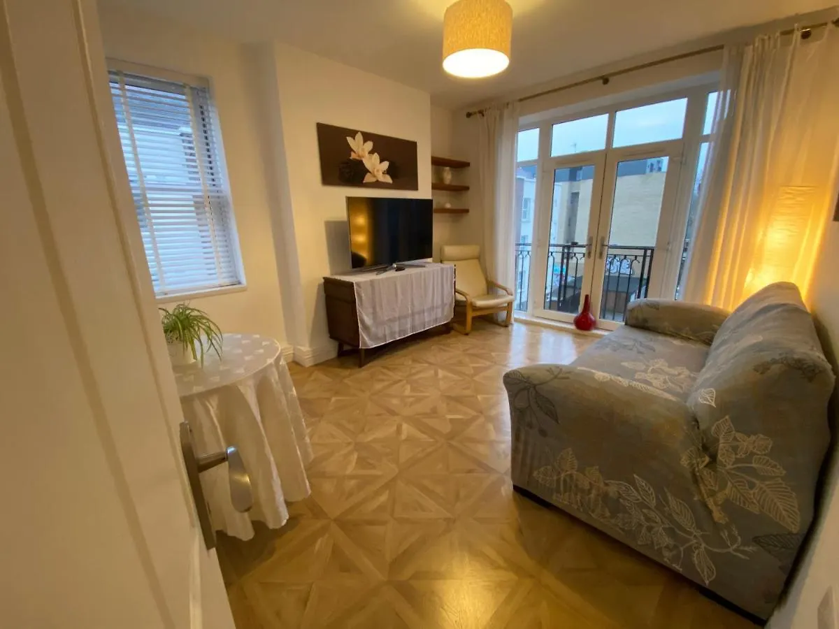 Spacious 1 Bedroom Flat In London Apartment