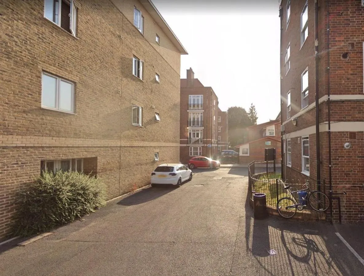 Spacious 1 Bedroom Flat In London