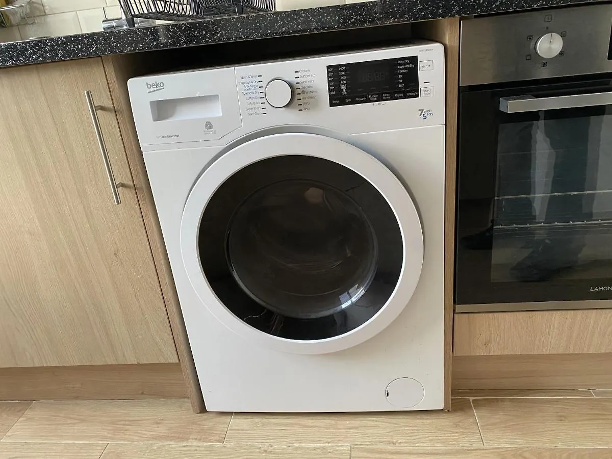 Spacious 1 Bedroom Flat In London Apartment